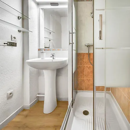 Maison Moderne Et Lumineuse Avec Terrasse *